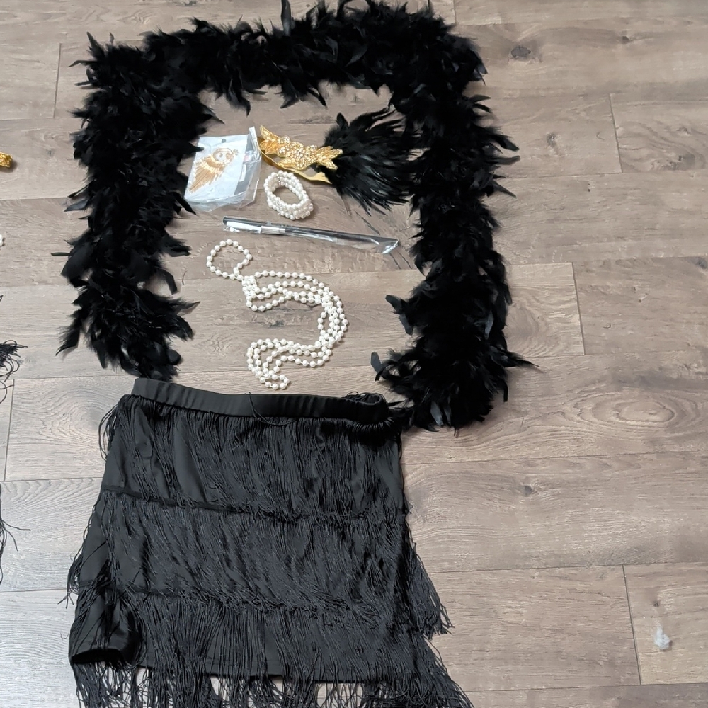 Flapper Halloween Costume Teen Women size S-M Black Feather Boa Fringe Skirt Set